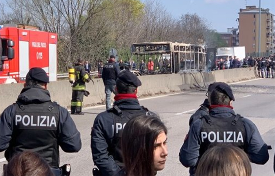 فيديو وصور: إيطاليا تمنح المواطنة لطفل مصري شجاع أنقذ 51 طالبًا من الموت صورة رقم 14