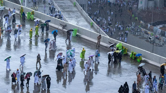 فيديو: هطول أمطار على المسجد الحرام ومشعر منى وسط موجة حر قياسية صورة رقم 1