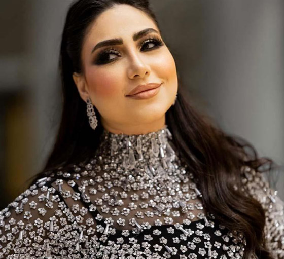 بوسي ترقص على الطاولة بحضور زملائها الفنانين على نغمات أغنية (بسبوسة).. فيديو  صورة رقم 2